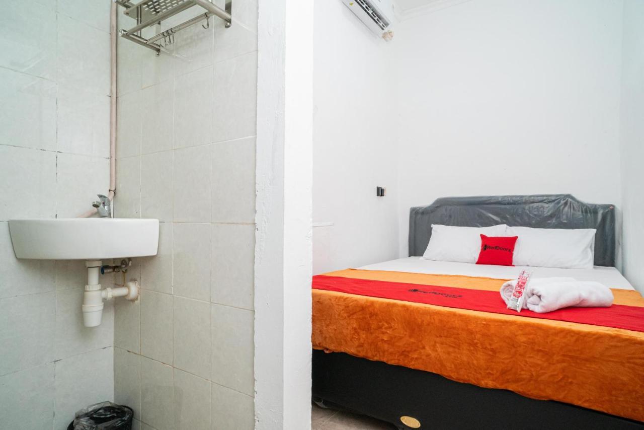 Hotel Reddoorz @ Aralia Harapan Indah Pulokendal Exteriér fotografie